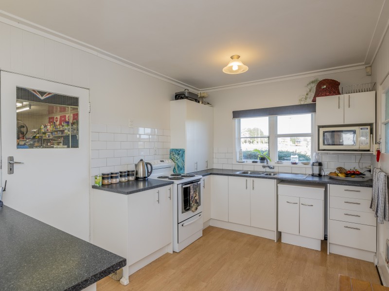 1048 State Highway 1, Manakau