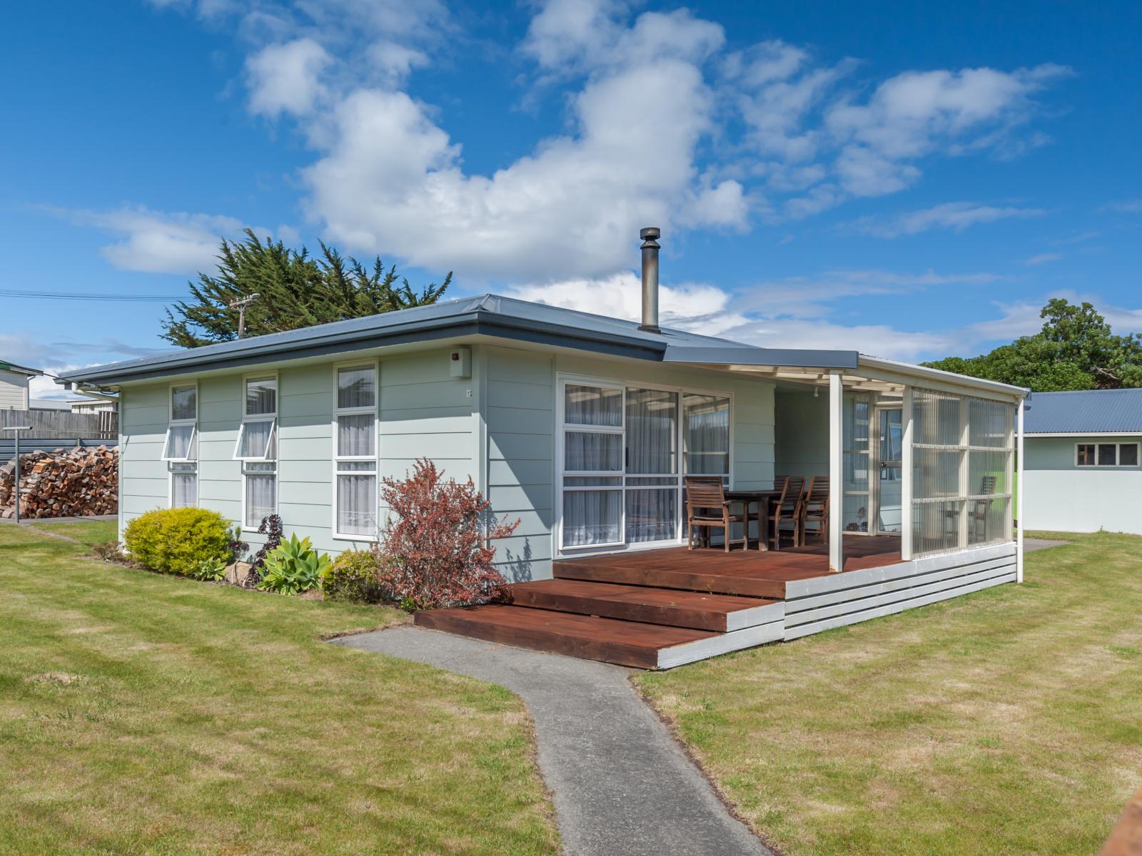 12 Barling Street, Himatangi Beach