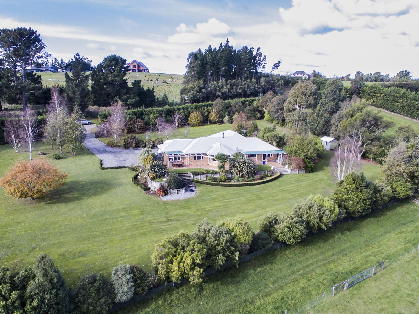 251 Elliotts Road, Cust