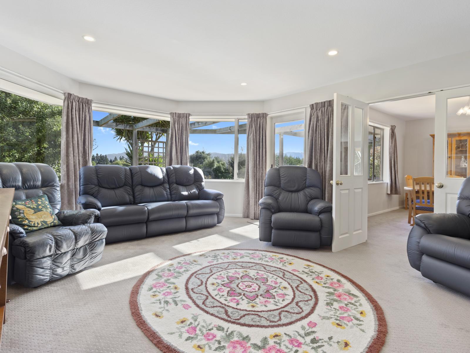 251 Elliotts Road, Cust