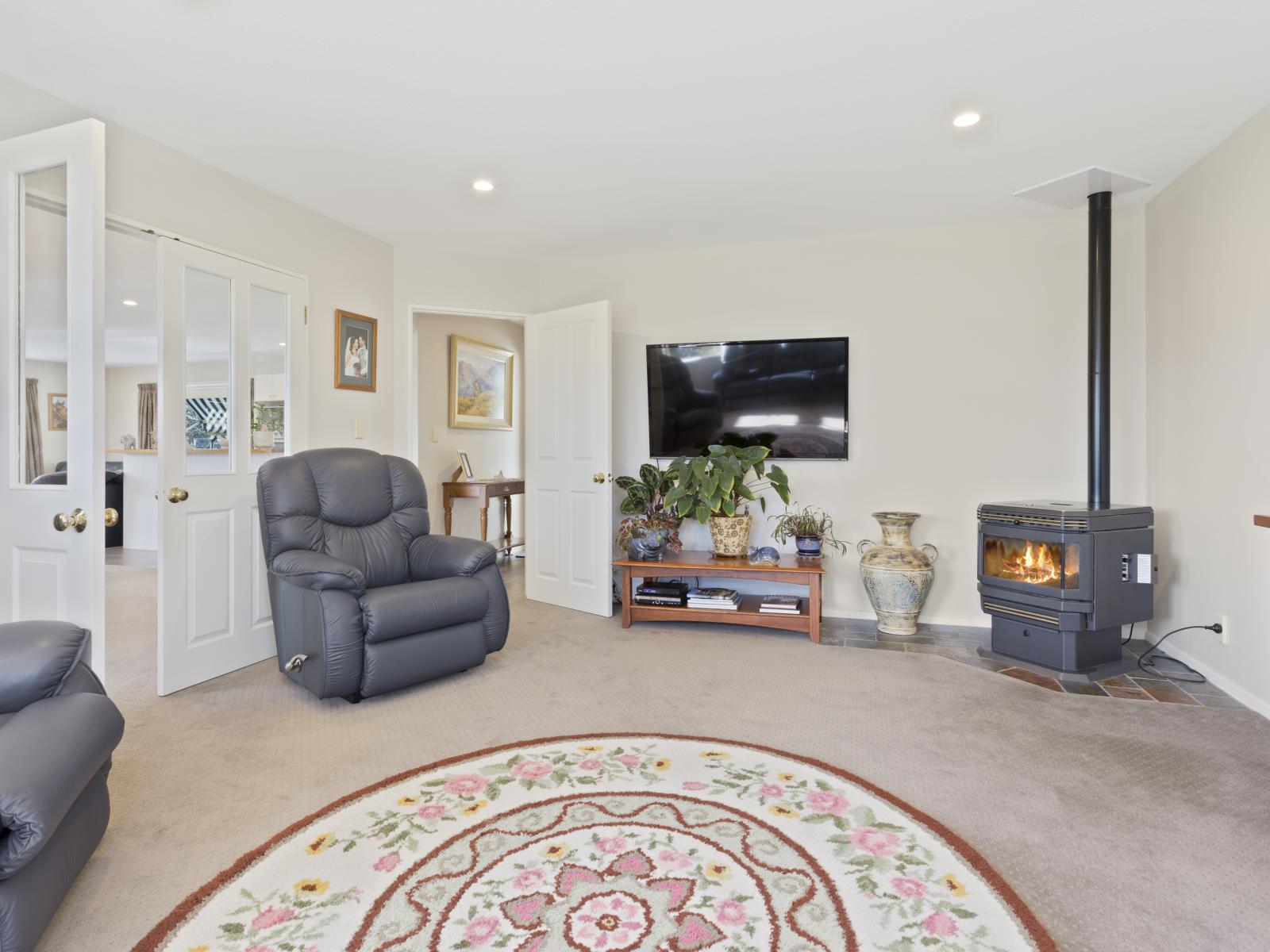 251 Elliotts Road, Cust