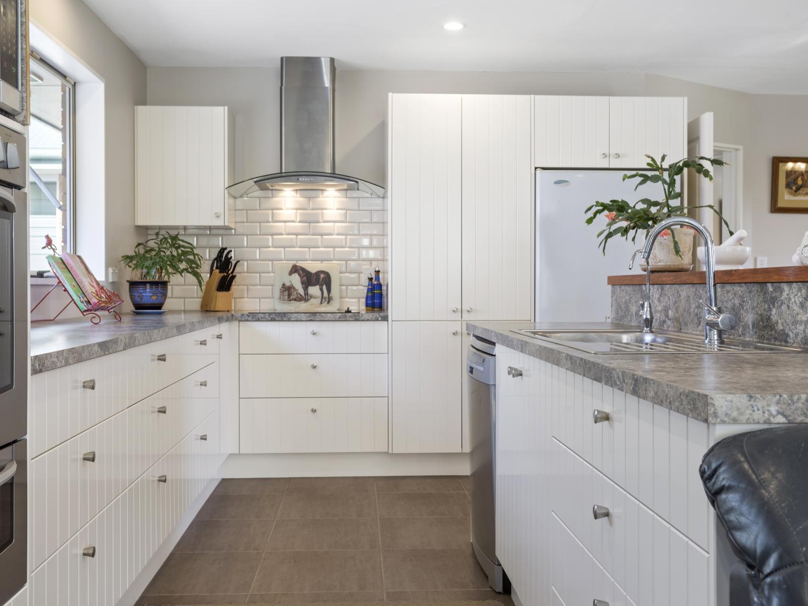 251 Elliotts Road, Cust