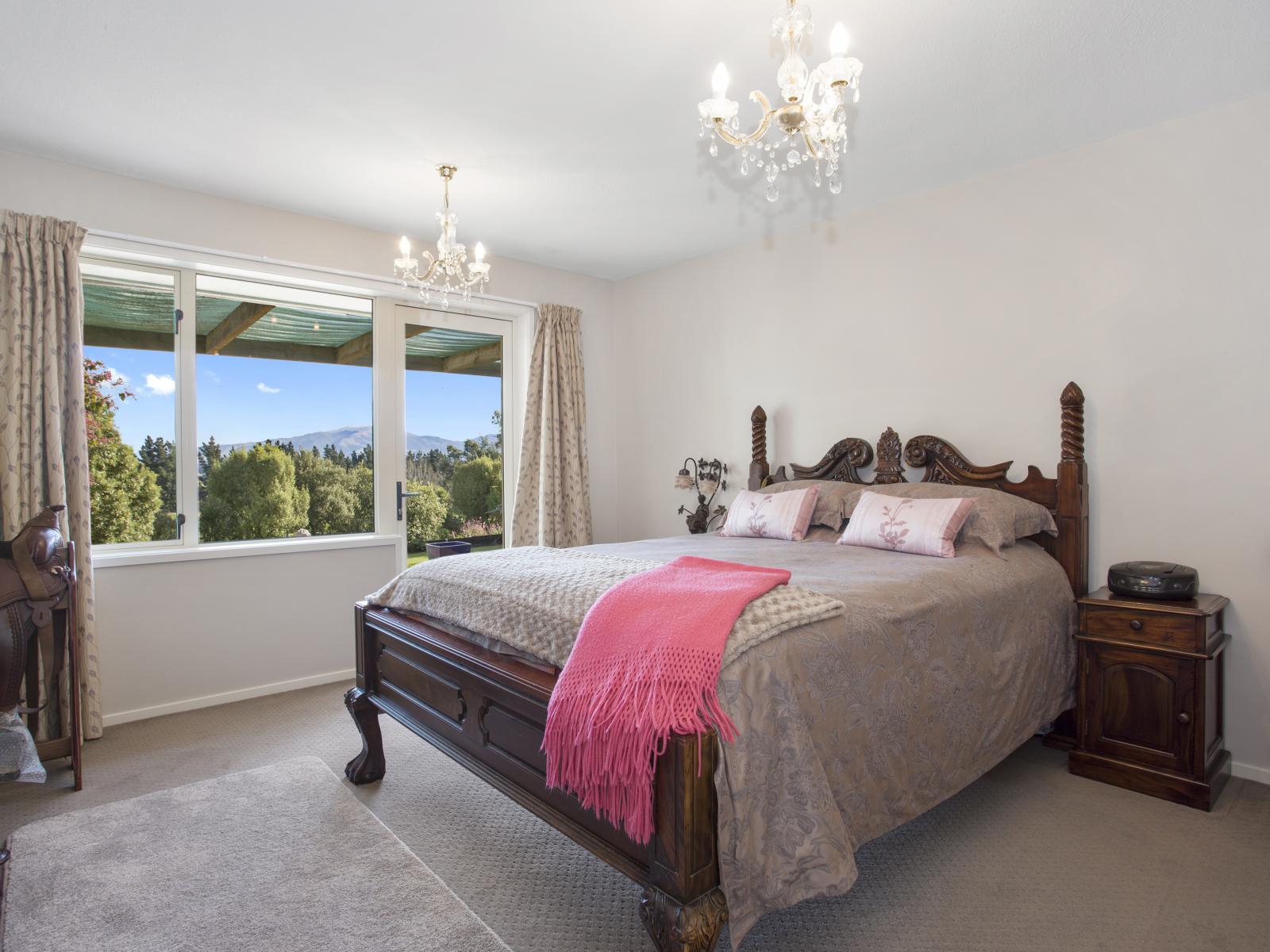 251 Elliotts Road, Cust