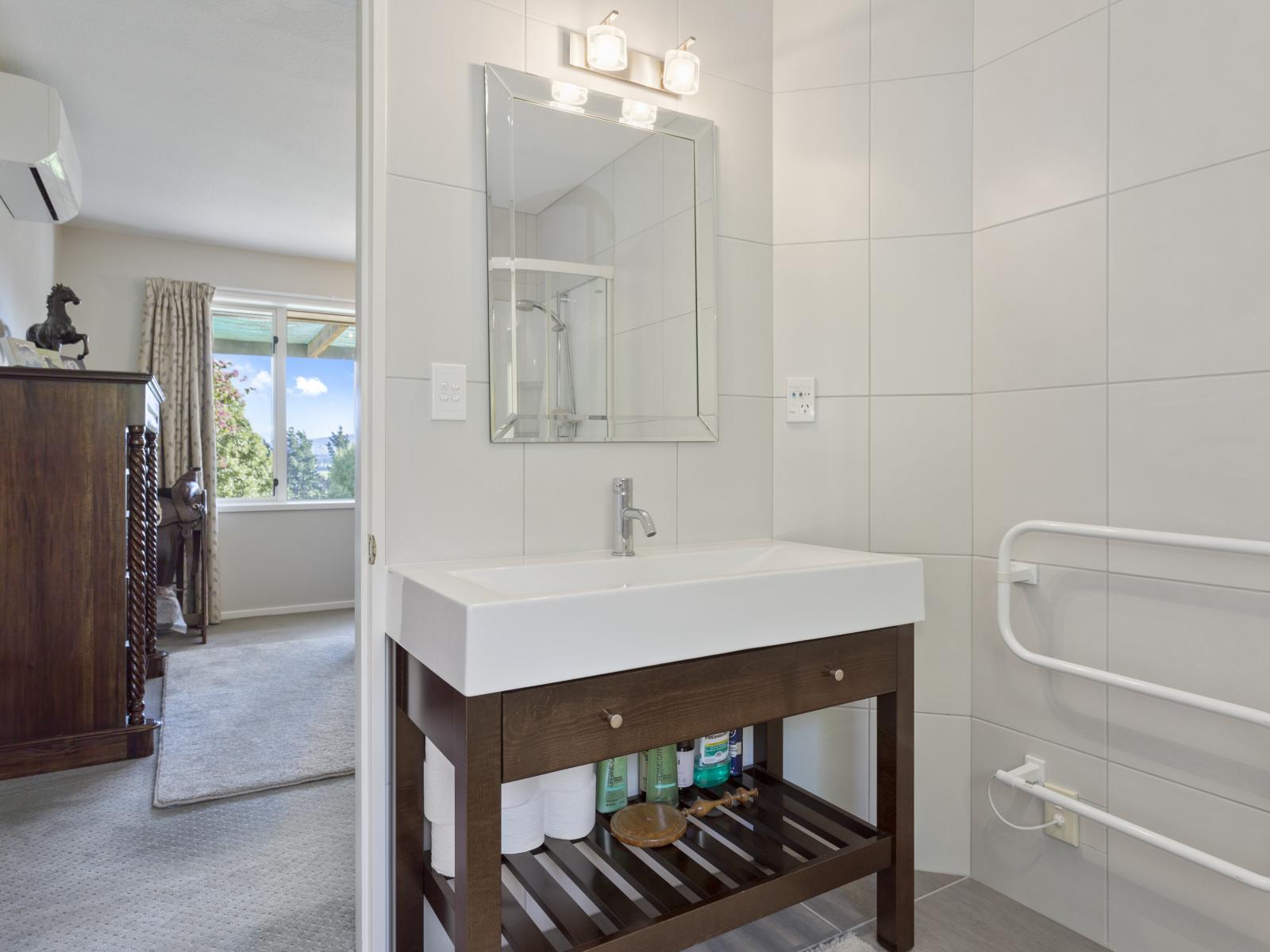 251 Elliotts Road, Cust