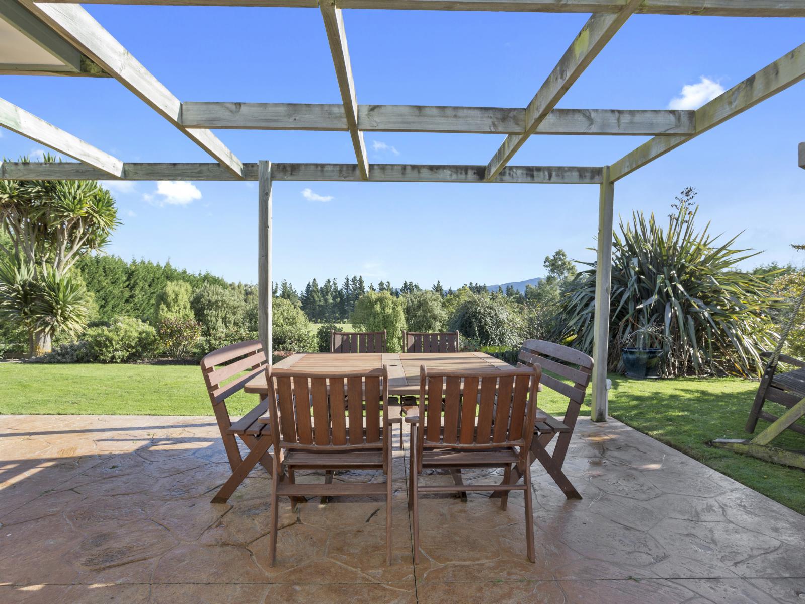 251 Elliotts Road, Cust