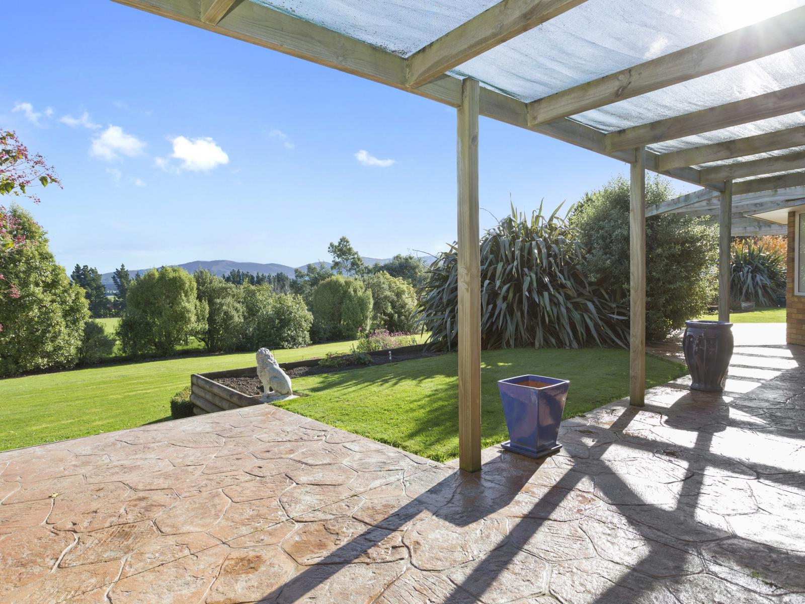 251 Elliotts Road, Cust