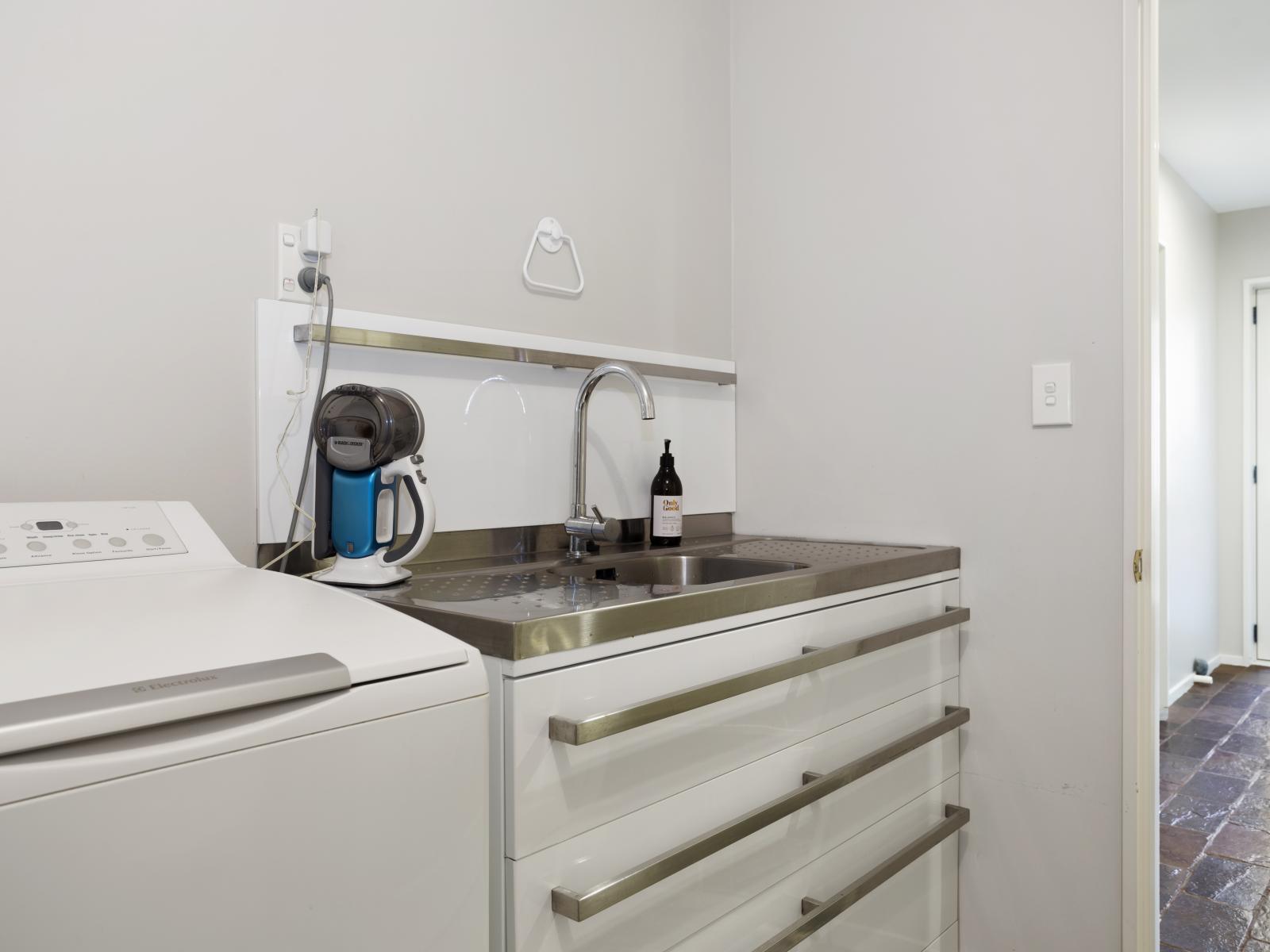 251 Elliotts Road, Cust