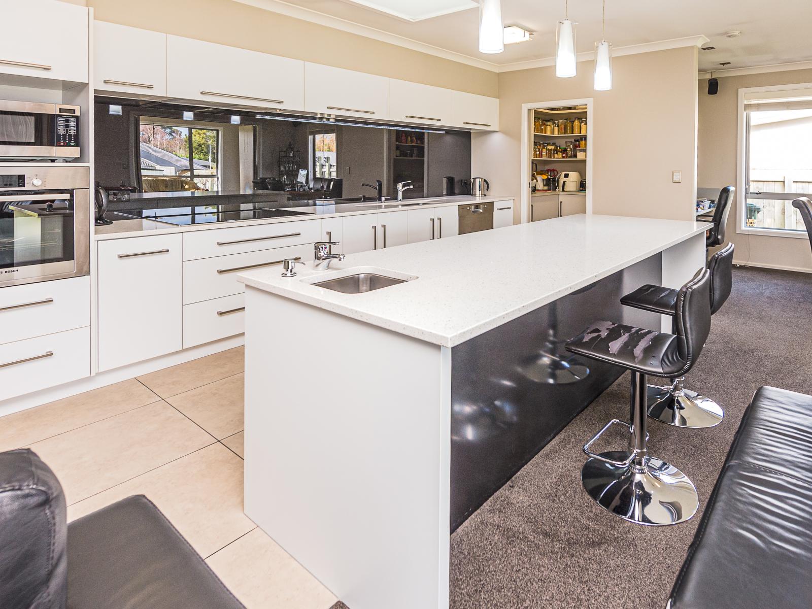 5 Lithgow Drive, Otamatea