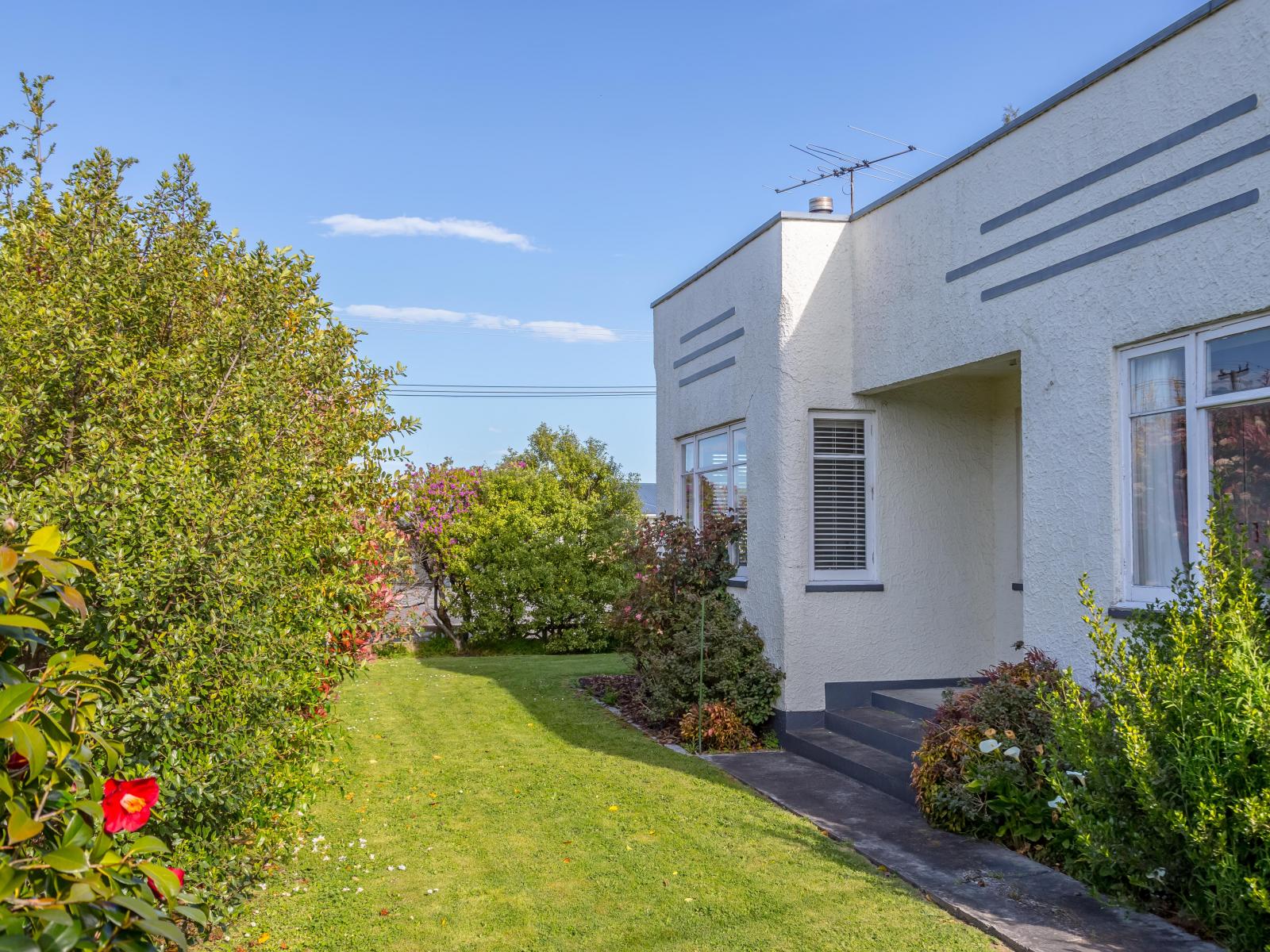 229 High Street North, Carterton