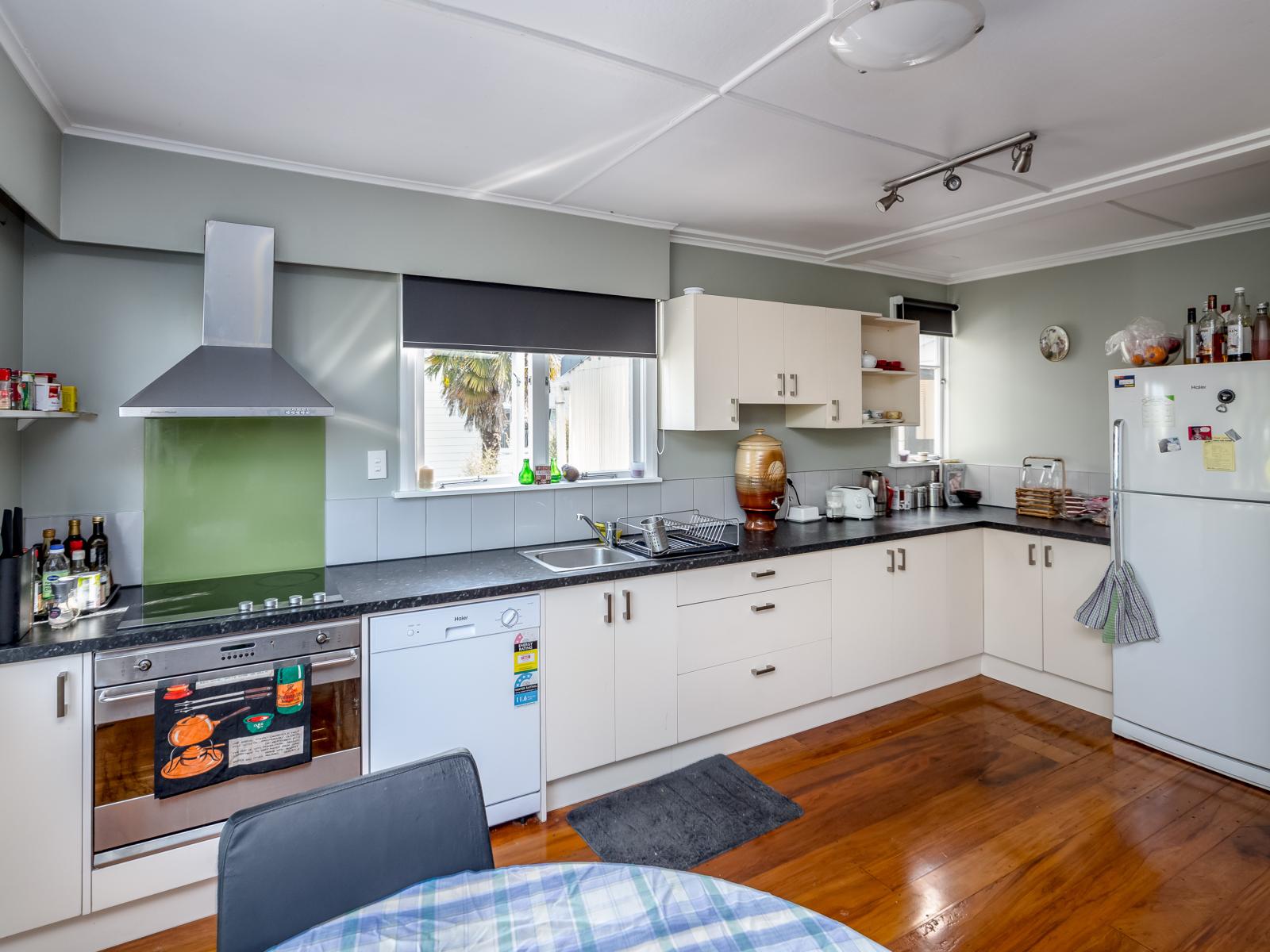 229 High Street North, Carterton