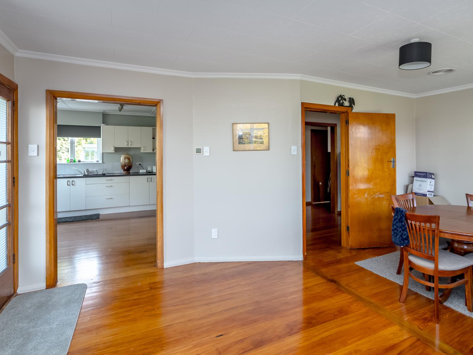 229 High Street North, Carterton