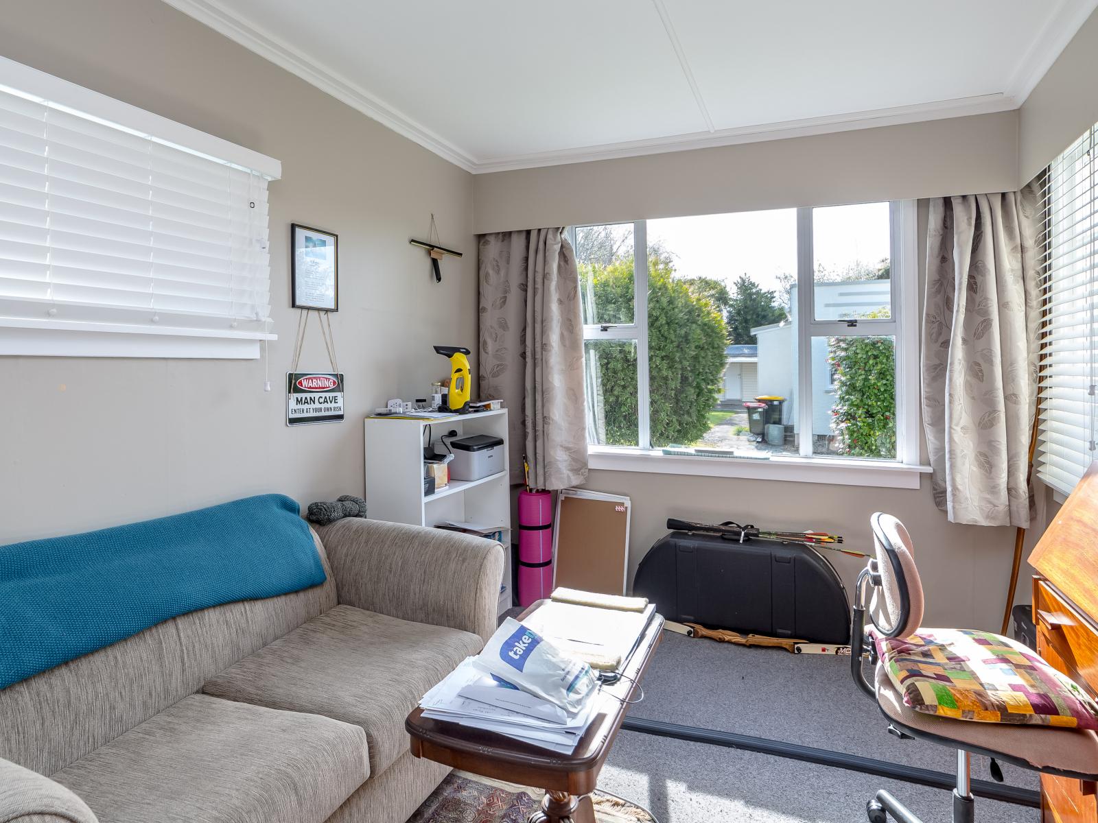 229 High Street North, Carterton