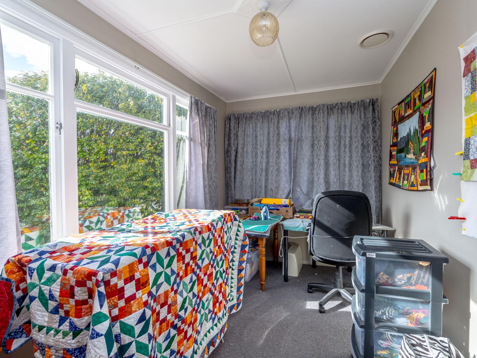 229 High Street North, Carterton