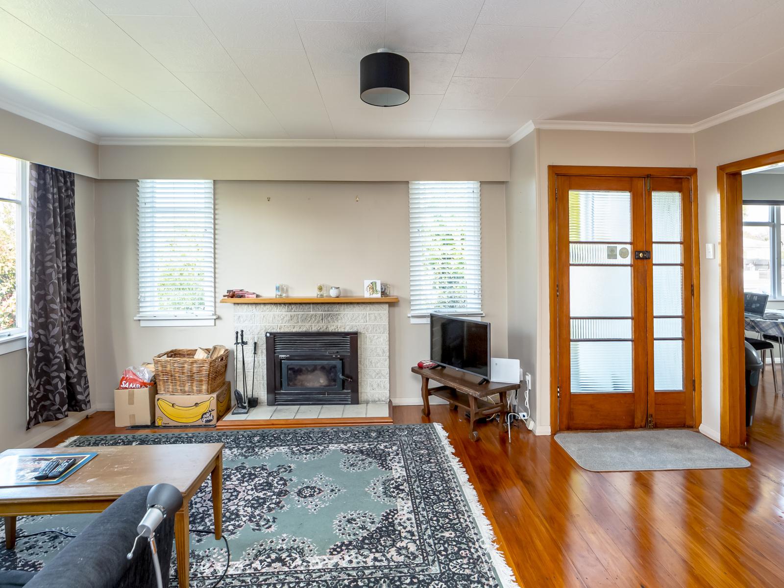 229 High Street North, Carterton