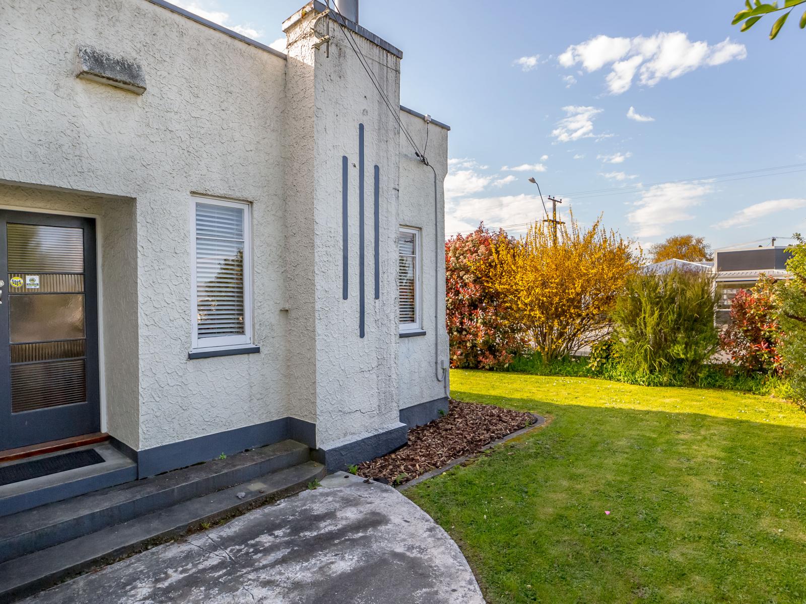 229 High Street North, Carterton