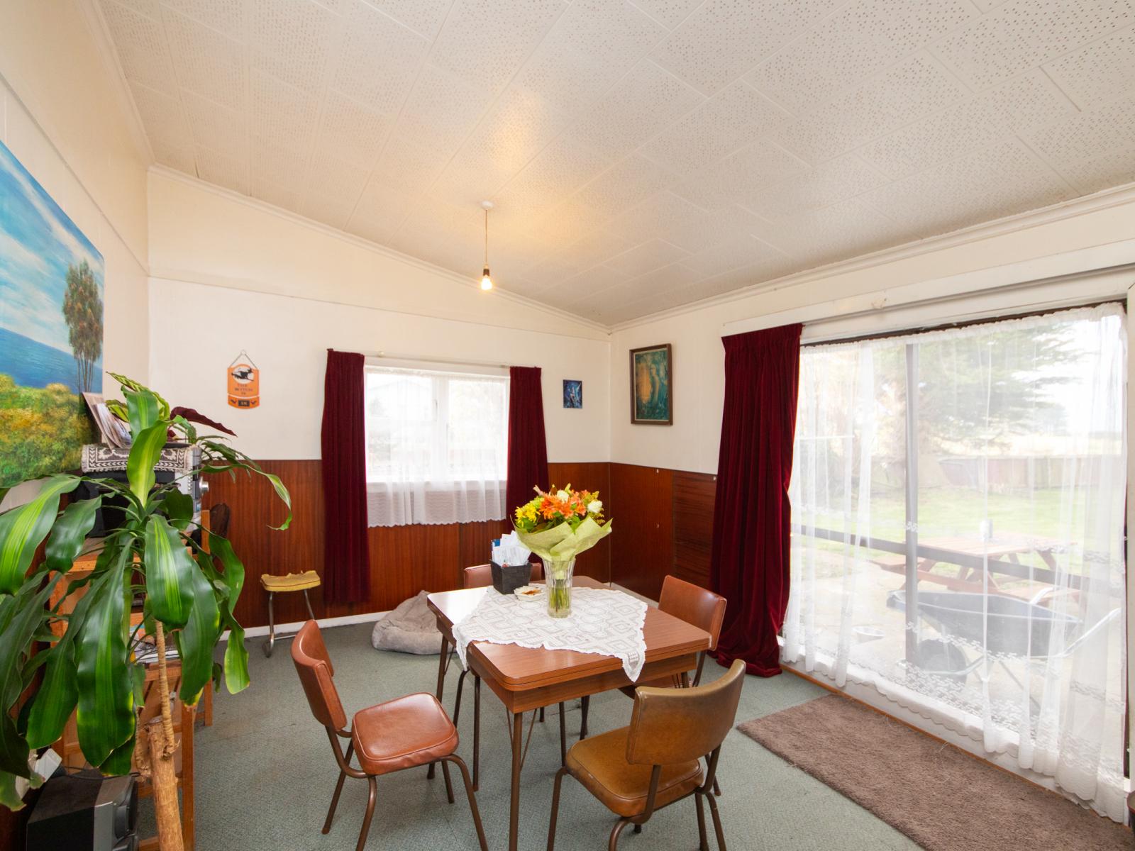 1110 State Highway 1, Himatangi