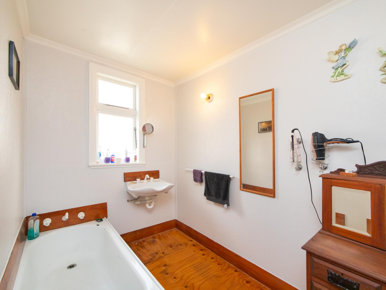 1110 State Highway 1, Himatangi