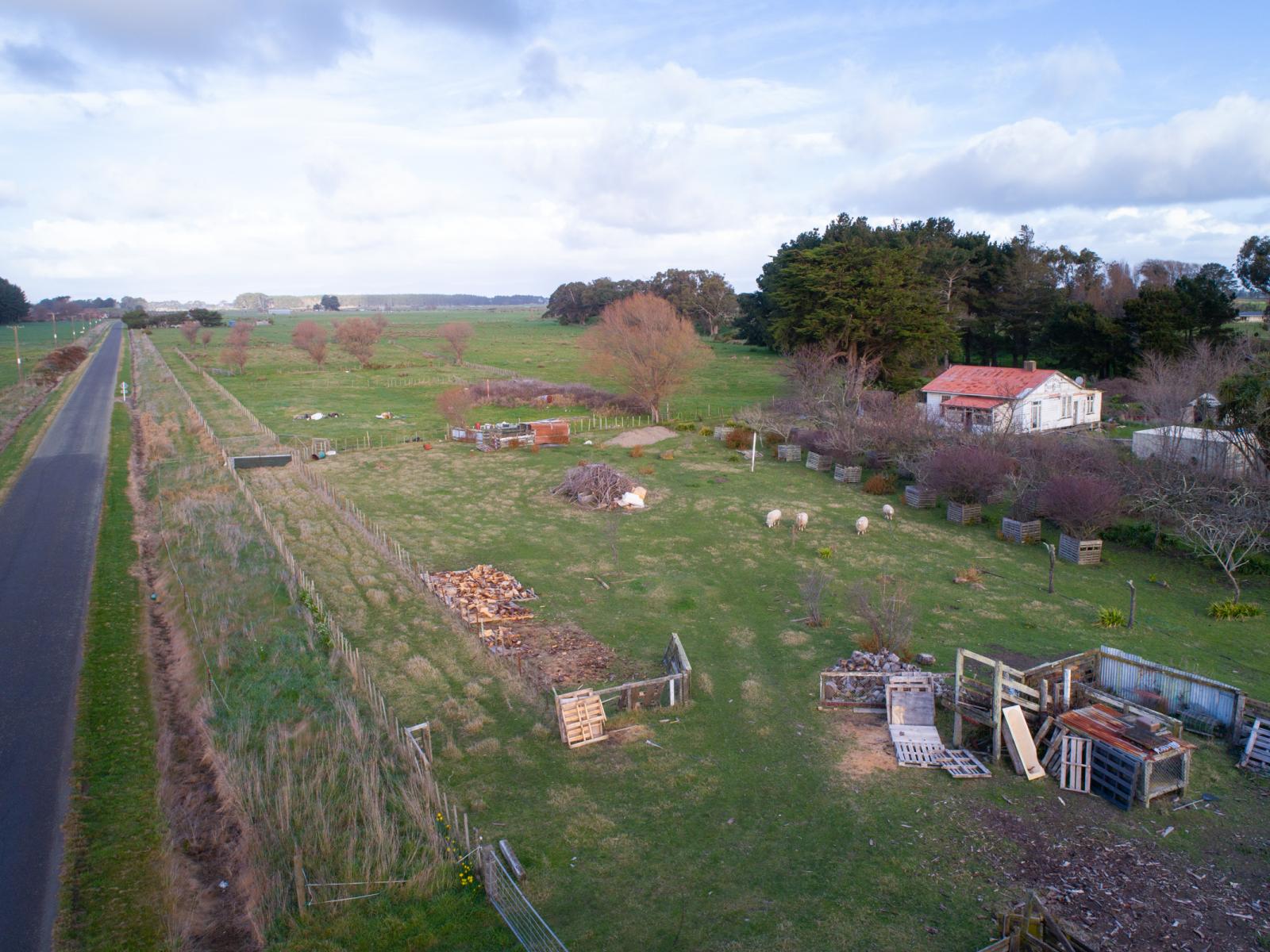 1110 State Highway 1, Himatangi