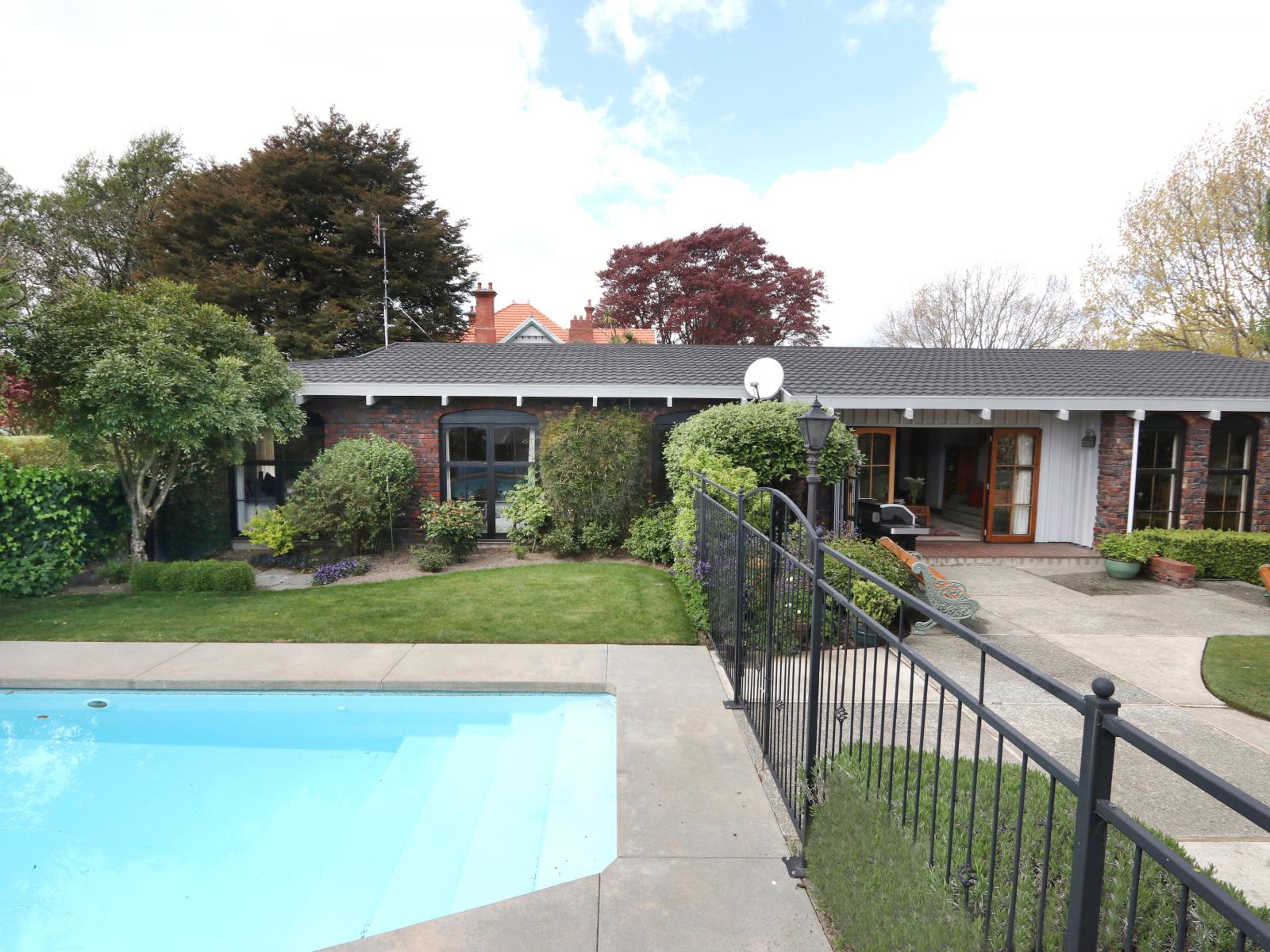 99 Walnut Avenue, Allenton