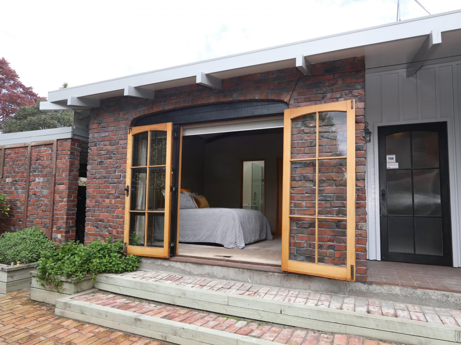 99 Walnut Avenue, Allenton