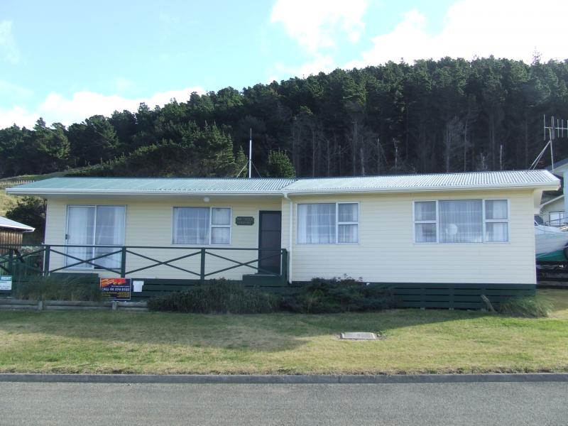 Akitio Esplanade, Akitio 